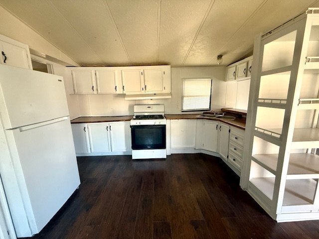 Building Photo - 220 Bark Ln