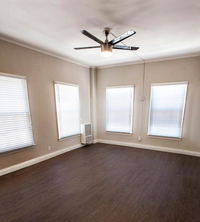 Living room - Guntharp Apts...Newly Remodeled Gorgeous A...