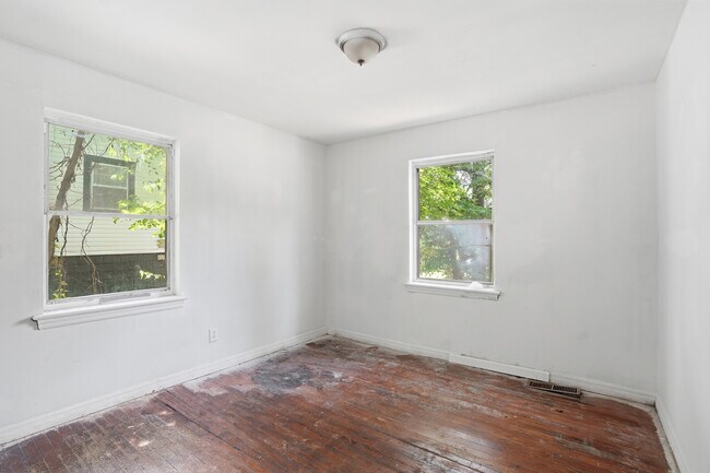 Building Photo - 7827 Rugby Ave