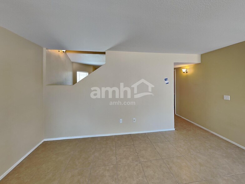 Building Photo - 782 W Calle Ormino