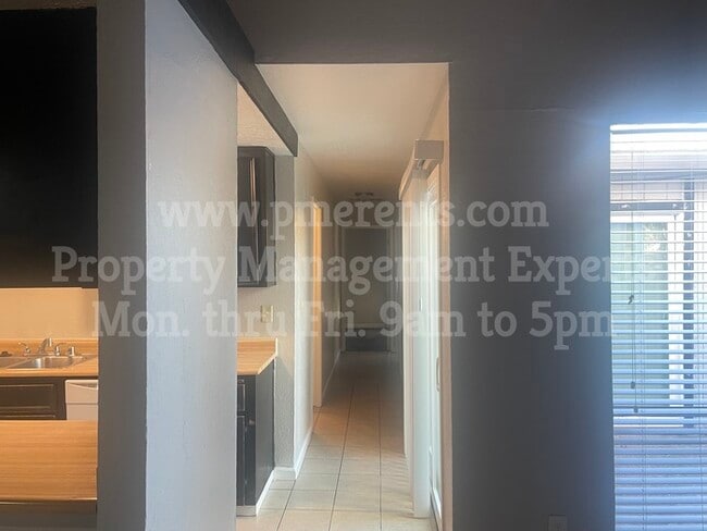 Building Photo - Duplex