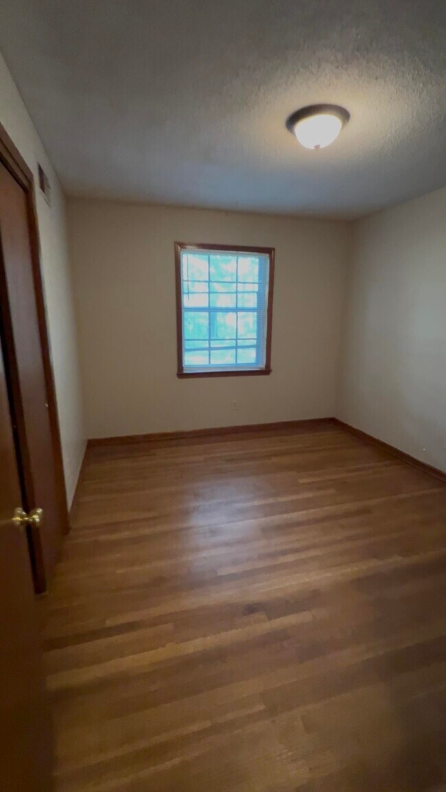Building Photo - 3611 Naylor Dr