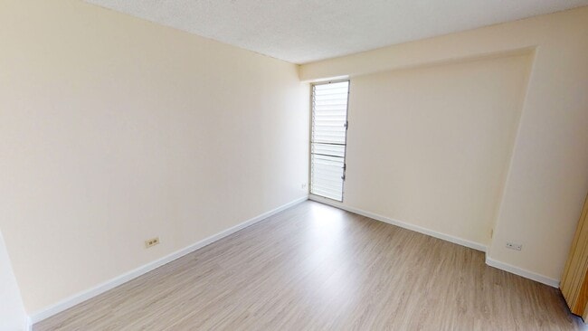 Building Photo - Fully Renovated 1 BR Unit at Kapiolani Manor