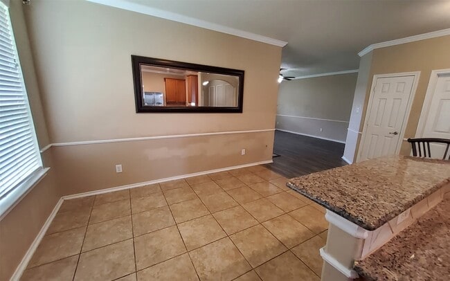 Building Photo - 25047 Lenora Dr