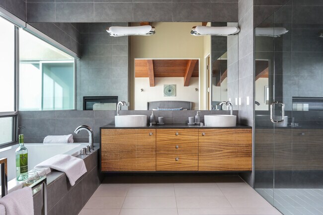 Building Photo - 1013 Mandalay Beach Rd