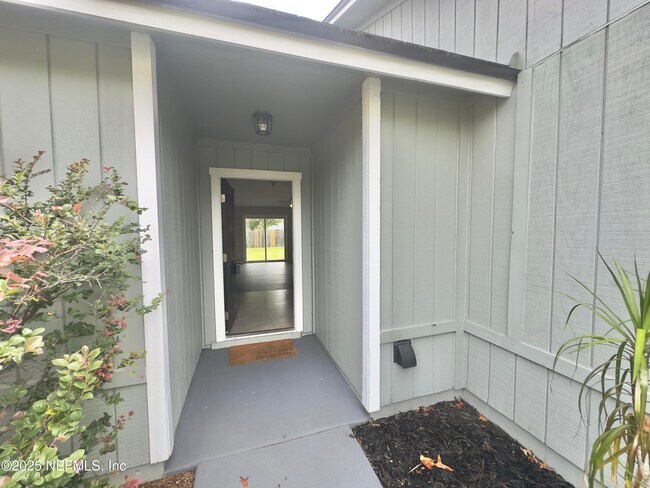 Building Photo - 8475 Seton Ct