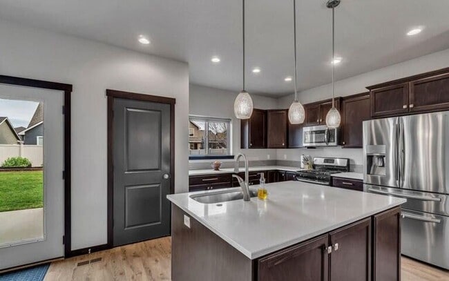 Building Photo - SINGLE FAMILY HOME IN THE FOX TAIL SUBDIVISION (APP#148)
