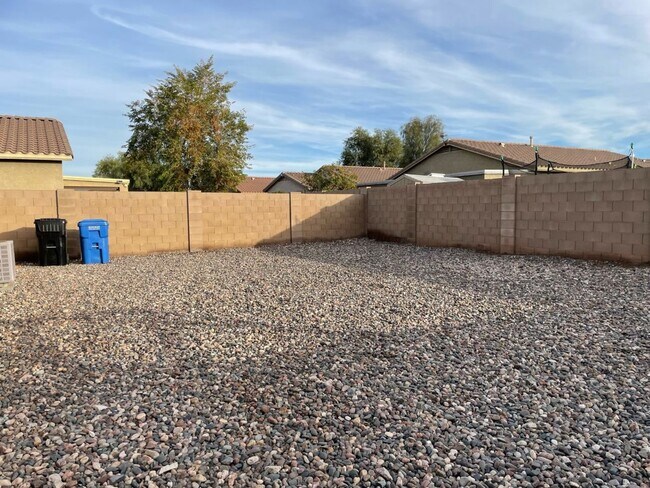 Building Photo - Attractive 3 bed, 2 bath home