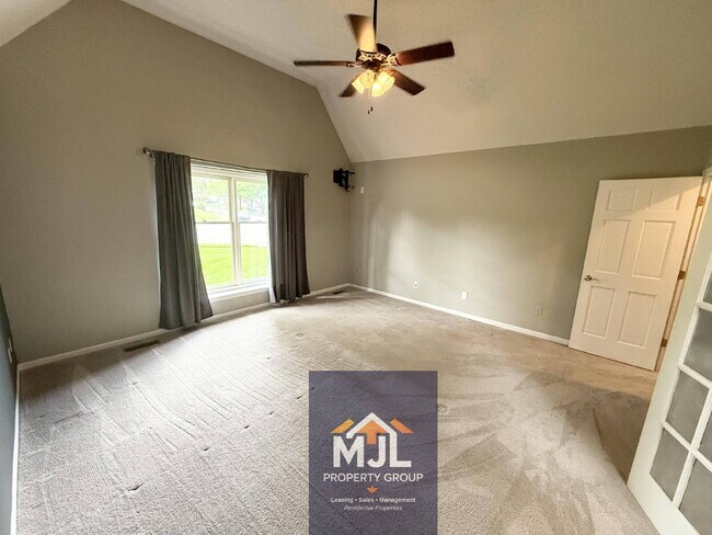 Building Photo - Executive 5 BR Cul-de-Saq Home In Blue Valley Schools | Private Wooded View | Finished Walkout Ba...