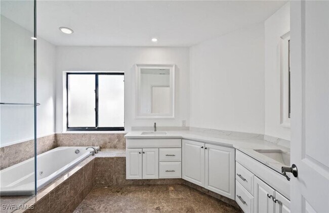 Building Photo - 7056 Pelican Bay Blvd