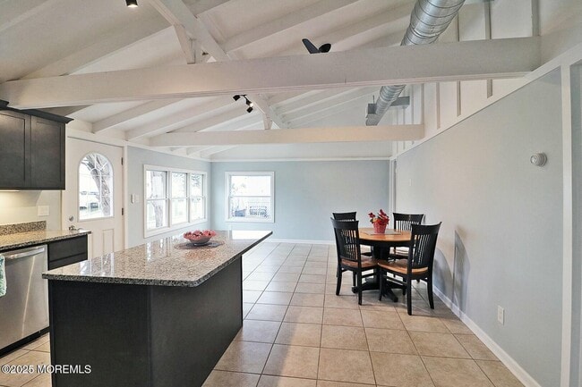 Building Photo - 701 Chesapeake Dr