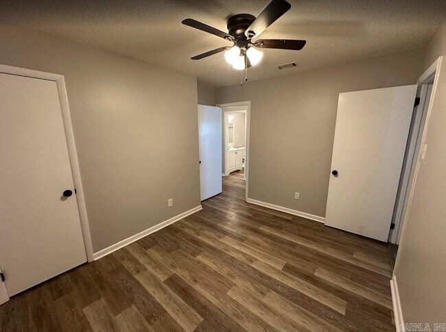 Building Photo - 7409 Skylark Dr