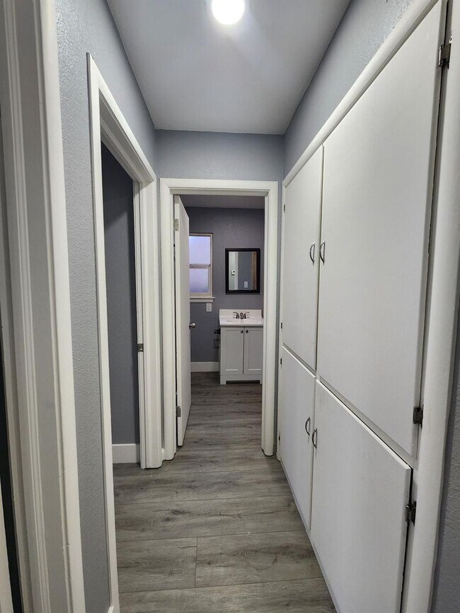 Building Photo - Charming 3-Bedroom Home for Rent in a Quie...