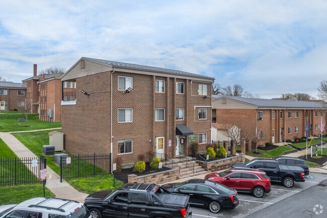 Building Photo - Duke Manor Apartments