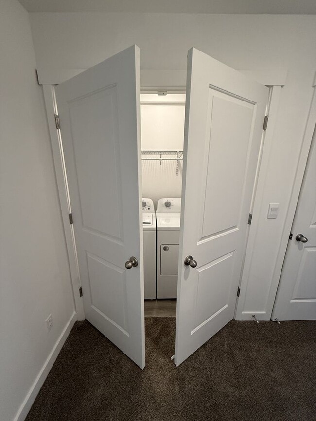 Building Photo - Charming Townhome in Provo, UT  $500 gift card if rented, Pets upon approval