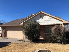 Building Photo - 813 Beechwood Way