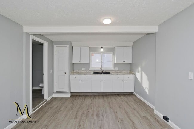 Building Photo - 129-131 Center Street