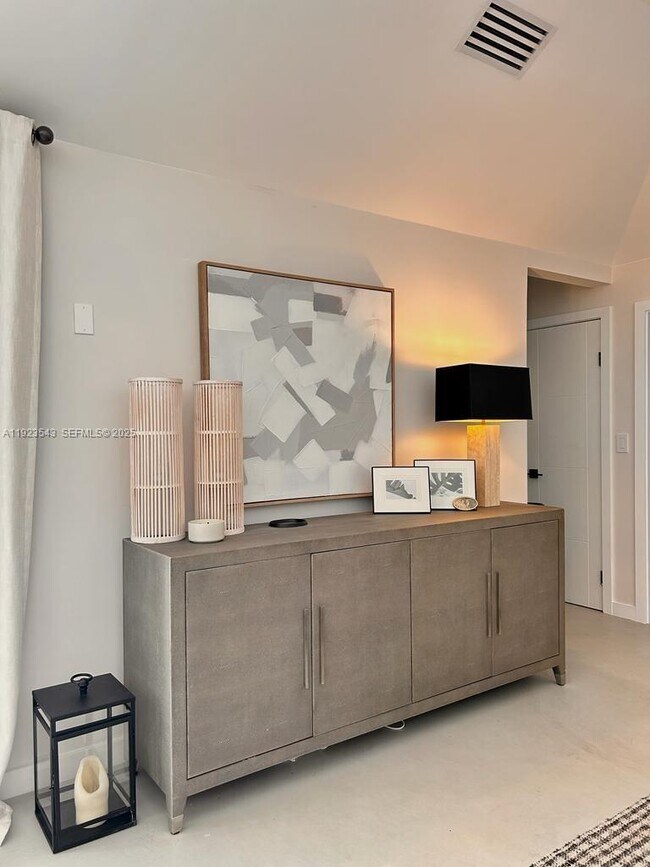 Building Photo - 375 Harbor Ct