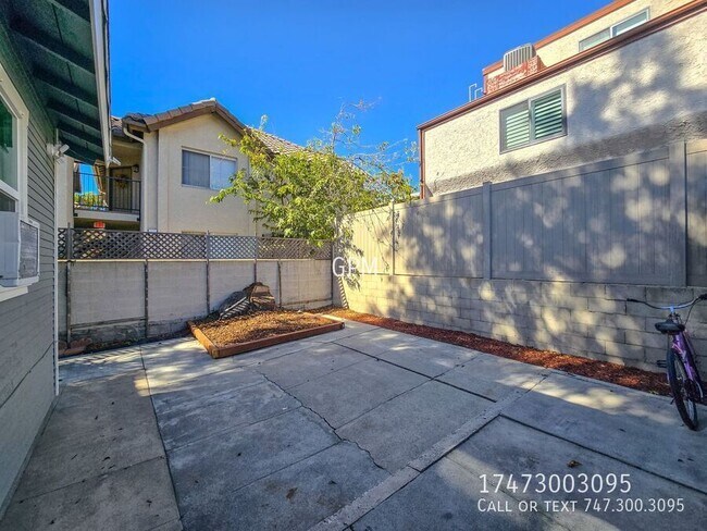 Building Photo - 383 N Wilson Ave