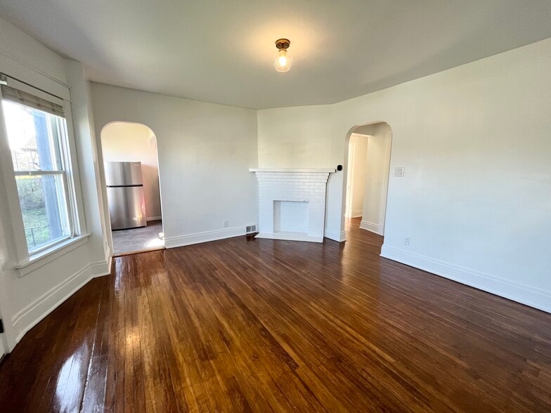 Building Photo - 1899 Hertel Ave