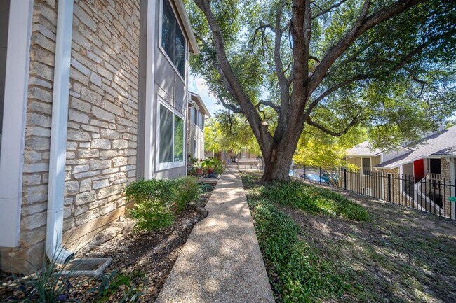 Building Photo - 1740 Timber Ridge Rd