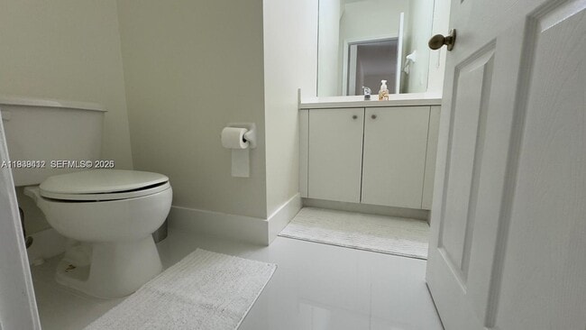 Building Photo - 949 NE 42nd Ave