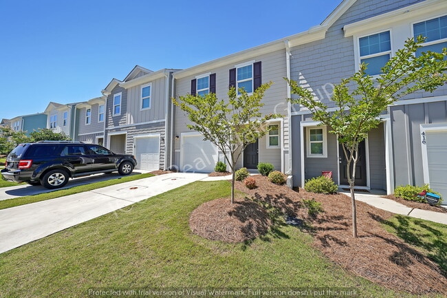 Building Photo - 3/2.5 Townhouse close to 41 and downtown