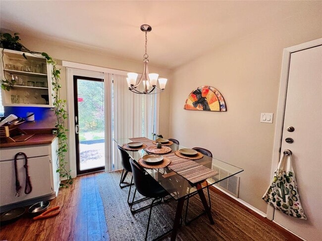 Building Photo - 744 Wales Way