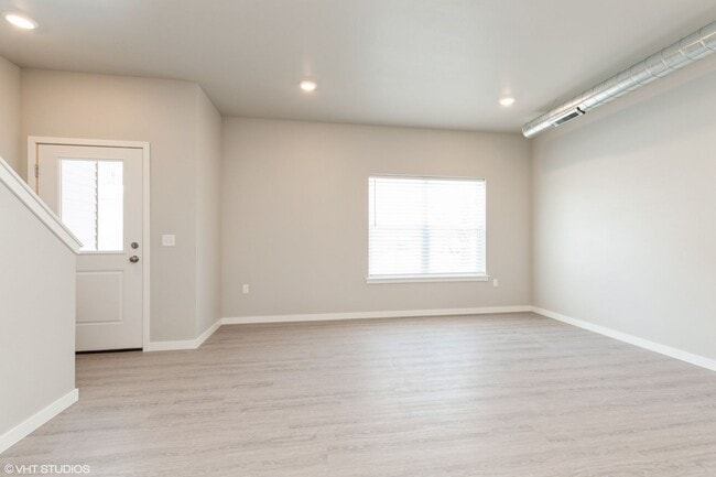Building Photo - Villas at The Hub | Modern 3 Bedroom Townh...