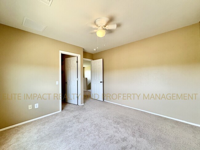 Building Photo - 6004 S Meadow Breeze Dr