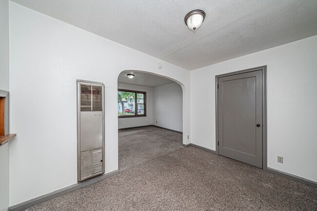 Building Photo - 411 W 5th St