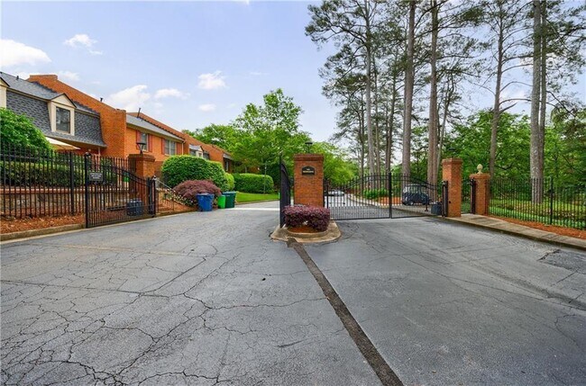 Building Photo - 27306 Plantation Dr NE
