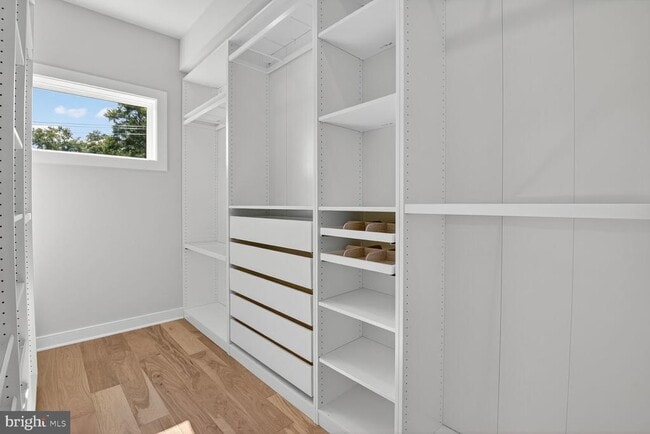 Building Photo - 5310 Cathedral Ave NW