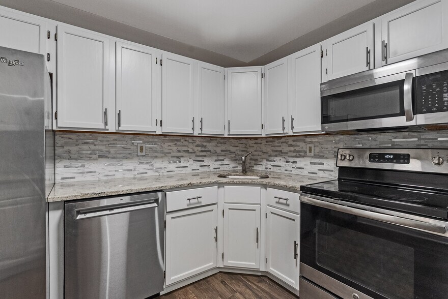 Building Photo - 56 Maple Ln