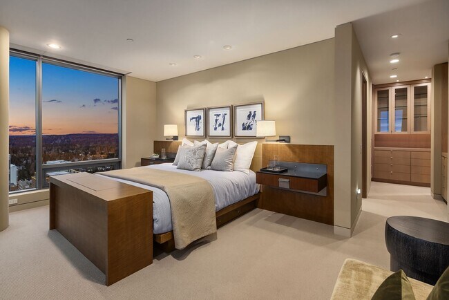 Building Photo - 3Bd/2.5Ba One Lincoln Tower Penthouse