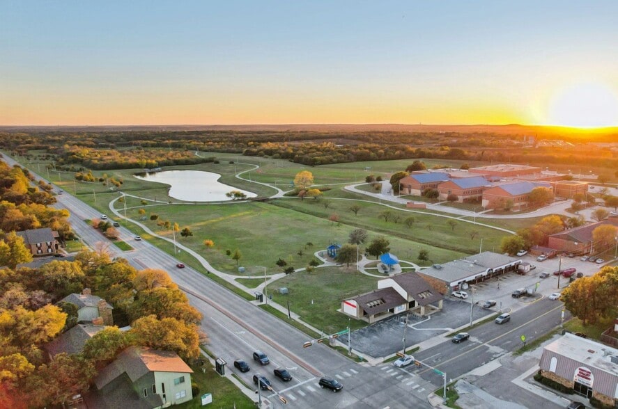 Hollyhills Apartments Denton TX - South Lakes Park - Hollyhills Apartments
