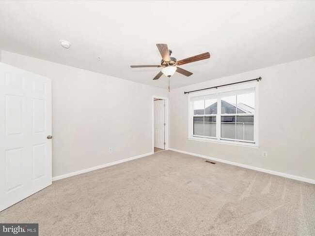 Building Photo - THREE LEVEL TOWN HOUSE IN KELLERTON