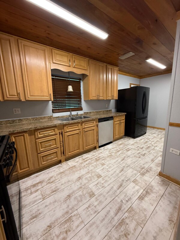 Building Photo - 320 E Oak St