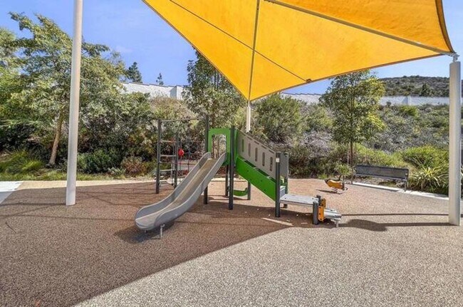 Building Photo - 956 Blackstone Dr
