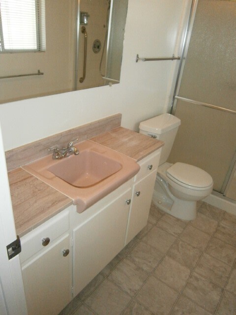 Building Photo - 3 Bedrooms/2 Bathrooms Single Story Home i...