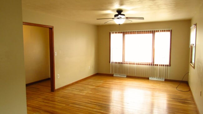 Building Photo - 722 13th Ave