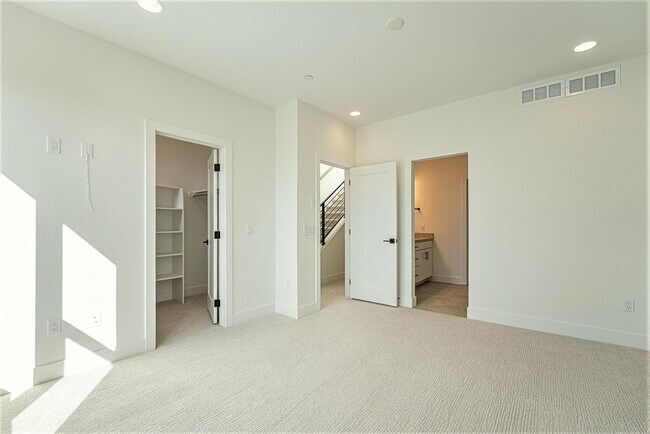 Building Photo - 2663 Nicholas Wy