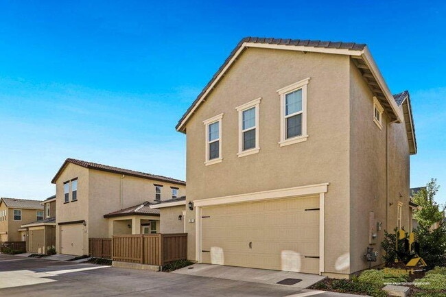 Building Photo - 232 Rochdale St