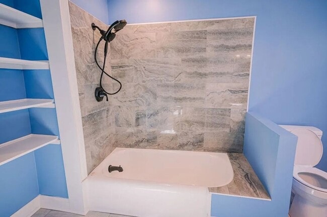 Building Photo - Newly Renovated & Spacious 4bed/2bath