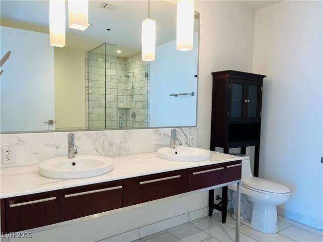 Building Photo - 4471 Dean Martin Dr