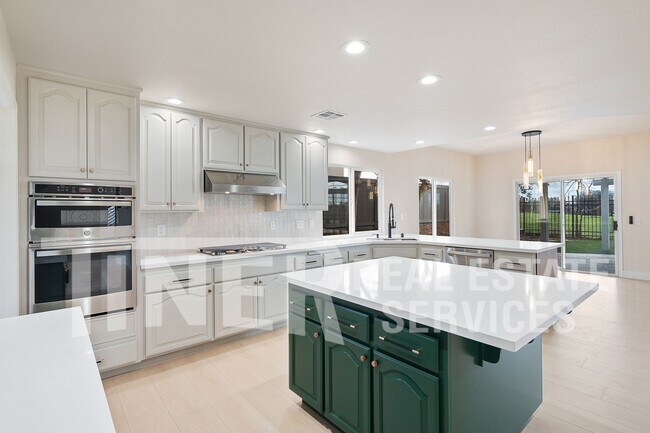 Building Photo - 5250 Fenton Way