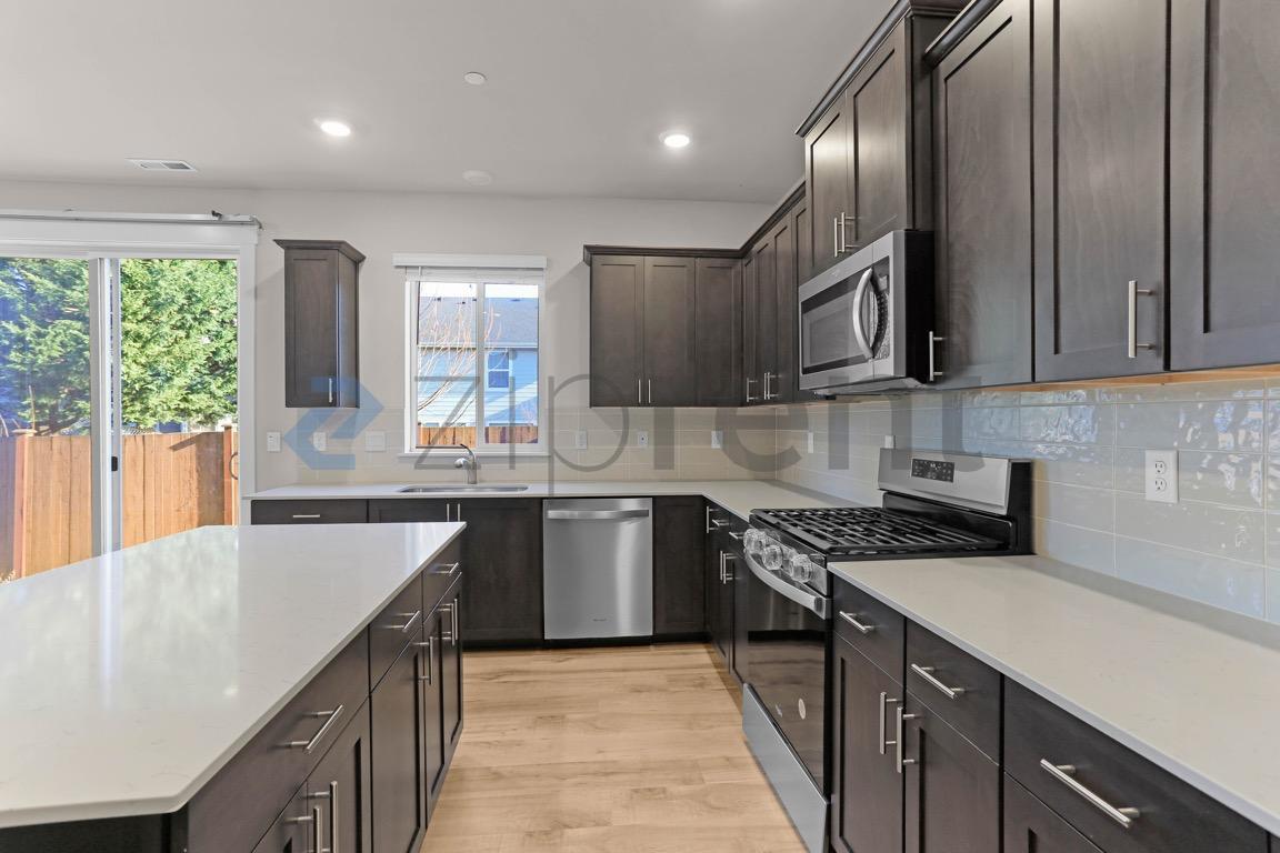 Building Photo - 18823 111th Ave E