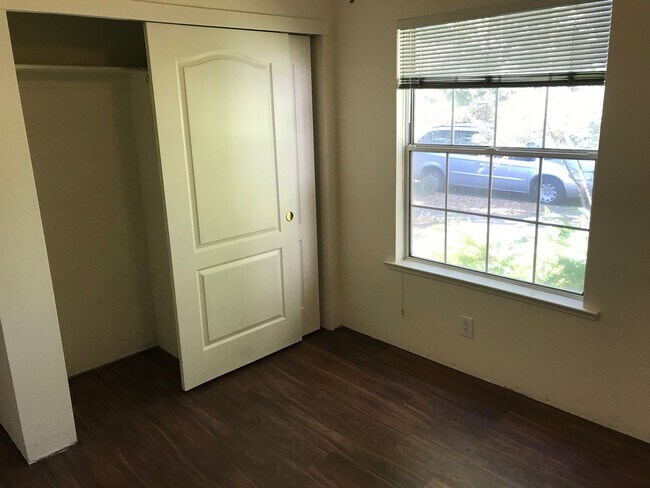 Building Photo - West Davis three bedroom available for September move in!