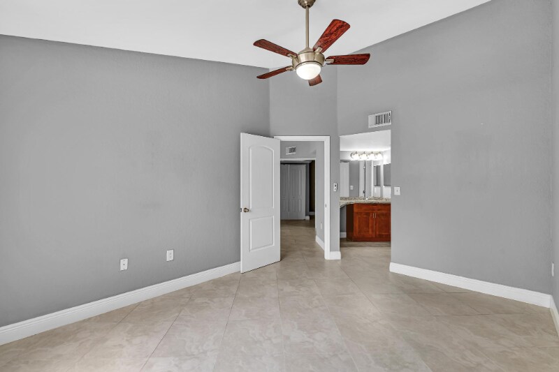 Building Photo - 2810 N Oakland Forest Dr
