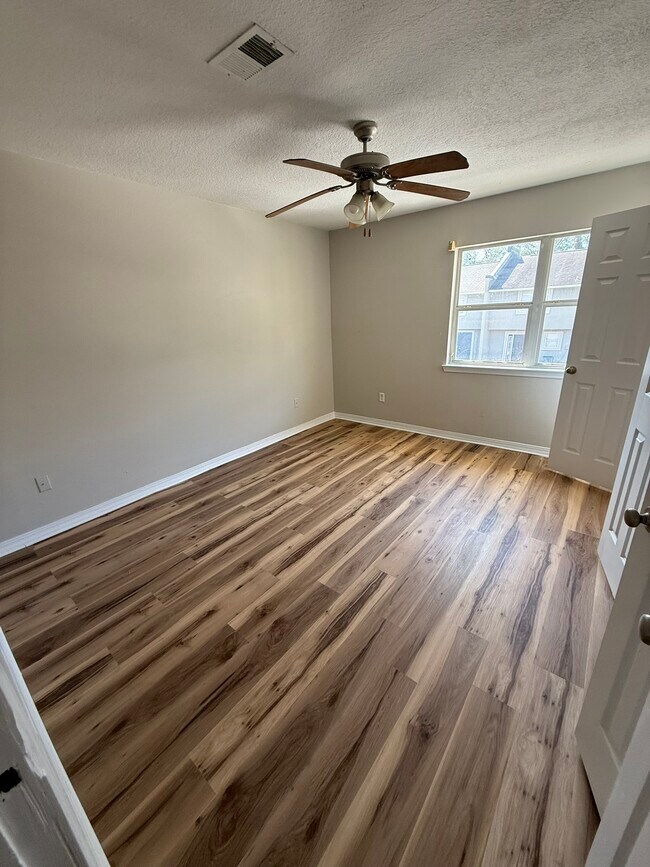 Building Photo - 1625 Martin Bluff Rd